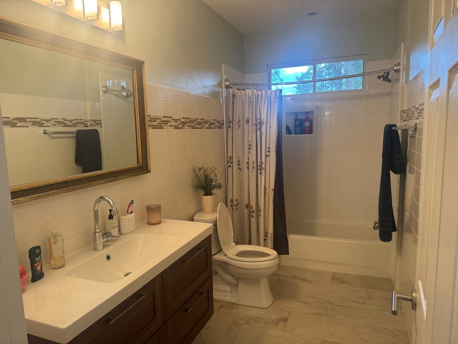 A tidy, well-kept bathroom kept fresh through regular Fresh Start maintenance visits.